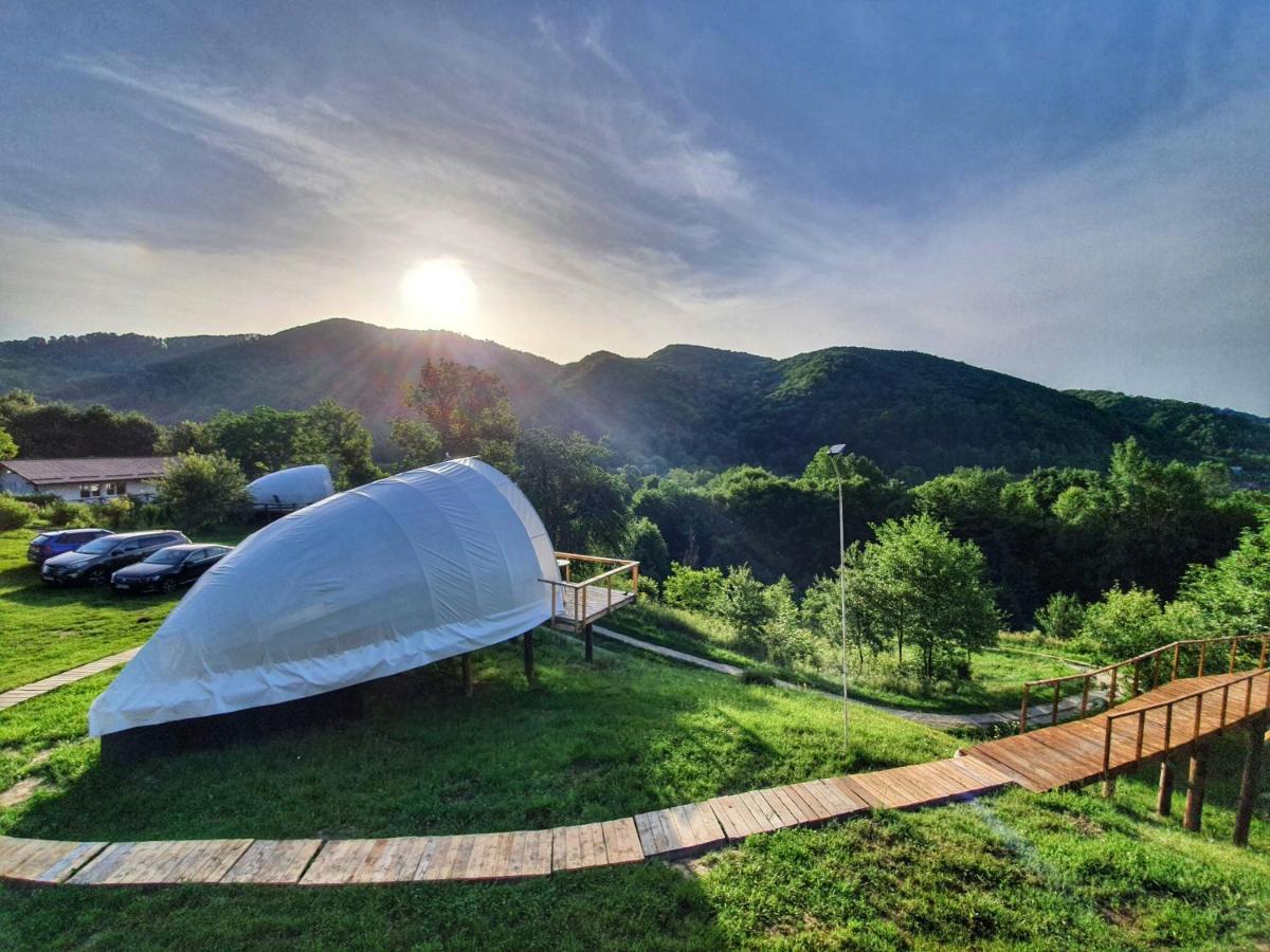 Отель Sunrise Glamping Retreat Galesu Экстерьер фото