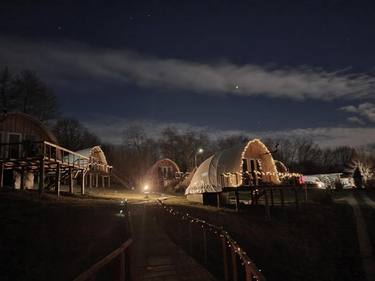 Отель Sunrise Glamping Retreat Galesu Экстерьер фото