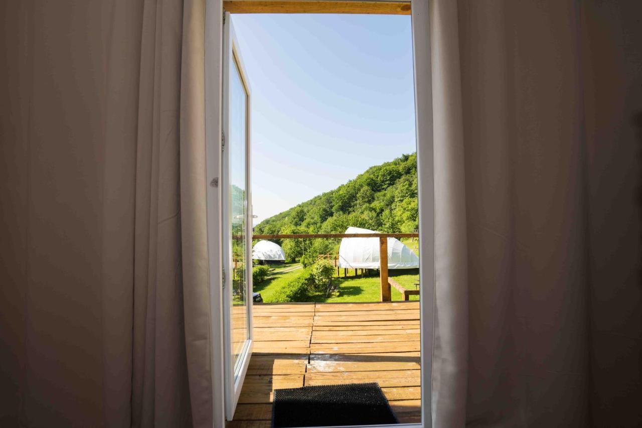 Отель Sunrise Glamping Retreat Galesu Экстерьер фото