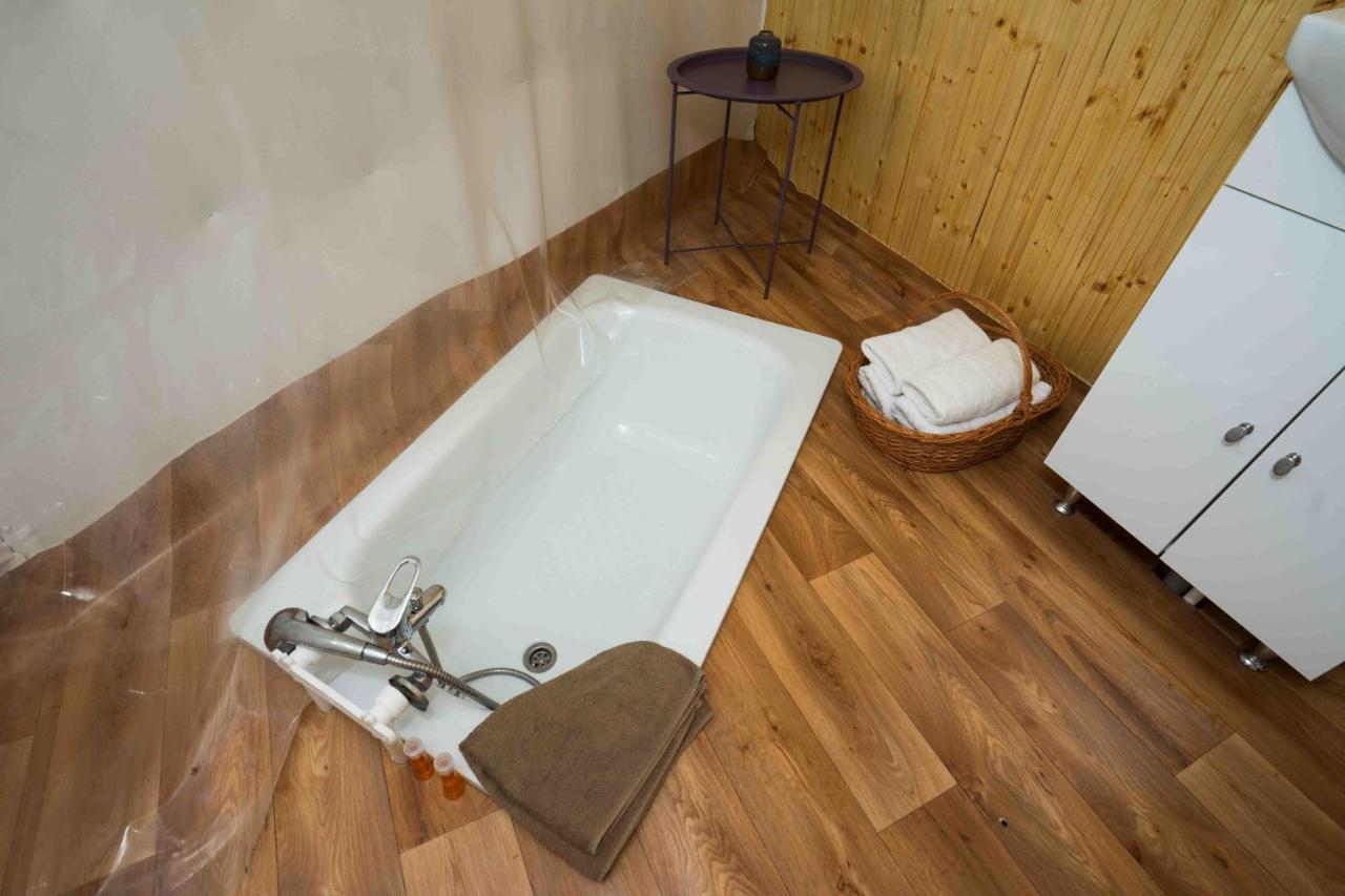 Отель Sunrise Glamping Retreat Galesu Экстерьер фото