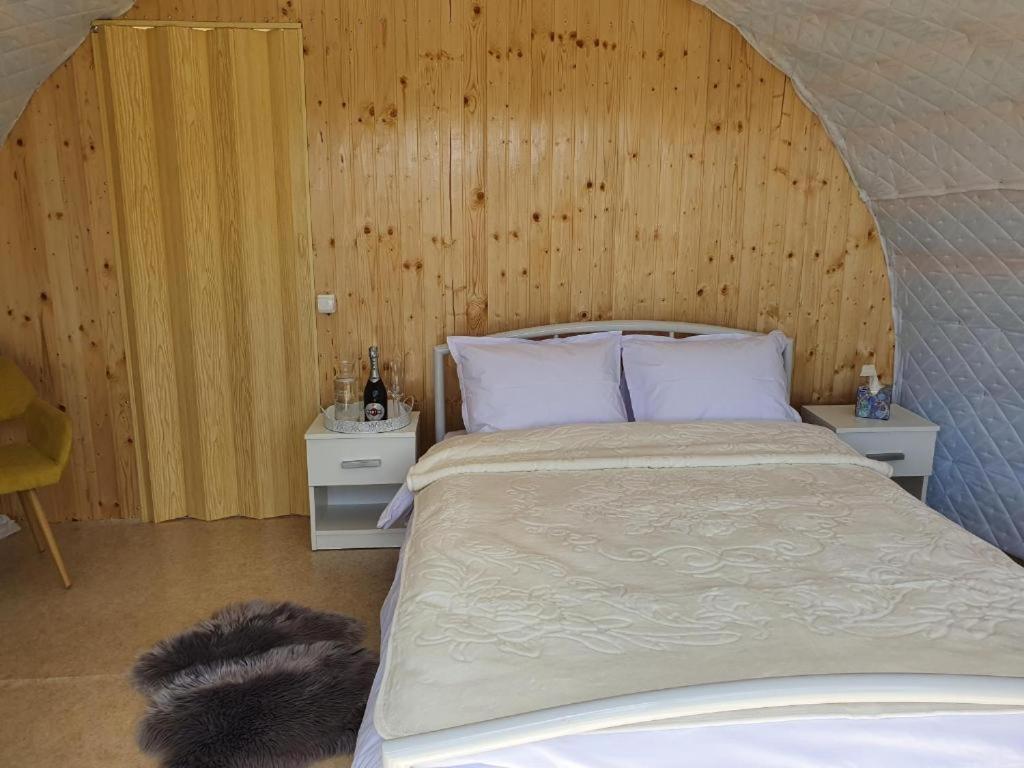 Отель Sunrise Glamping Retreat Galesu Экстерьер фото